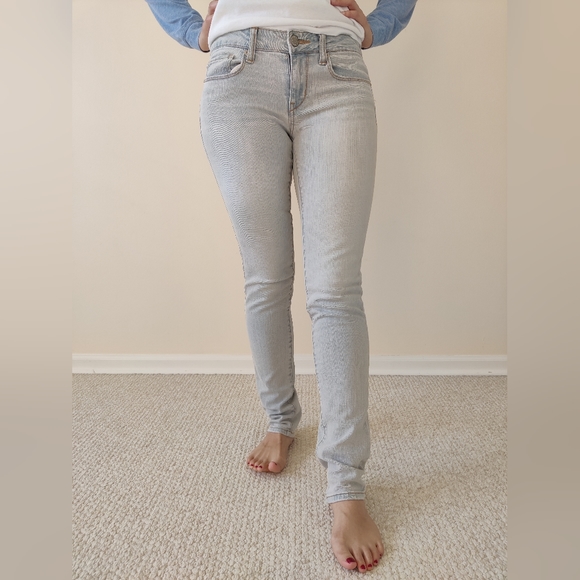 Low Rise American Eagle Skinny Jeans - Picture 10 of 13
